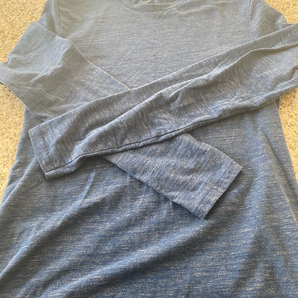 SZ Small Men’s Long Sleeved Hollister shirt